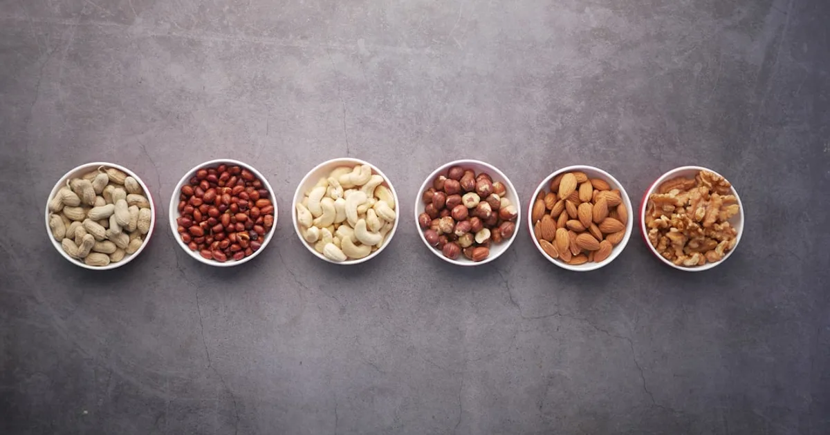 Halal savoury snacks — crisps, popcorn, rice cakes, crackers — complete guide 2026