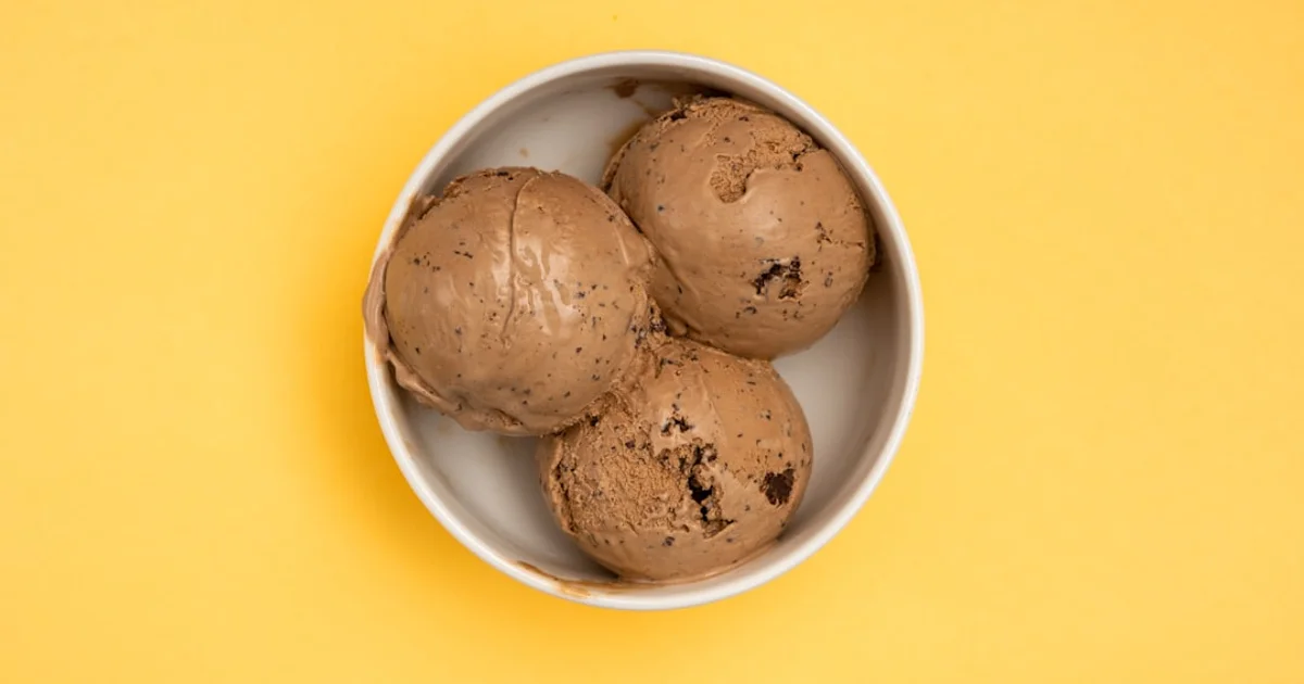 US supermarket freezer aisle with ice cream tubs including Ben and Jerry's and Häagen-Dazs