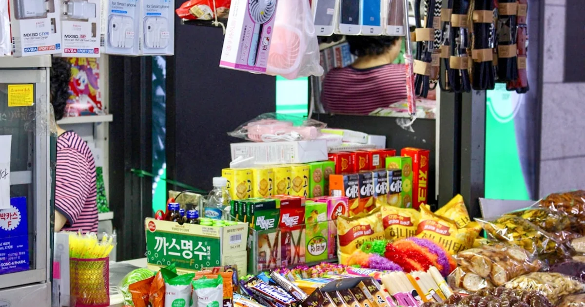 Korean convenience store snack shelves — halal guide to snacks at CU, GS25 and 7-Eleven in South Korea